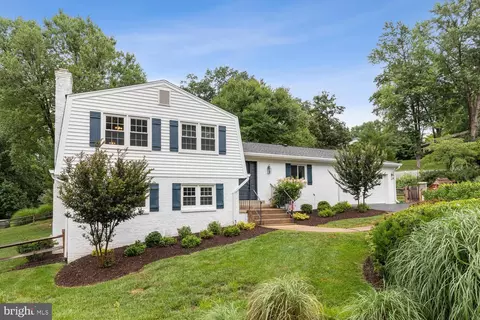 2106 Freda Dr, Vienna, VA 22181