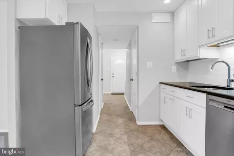 8320 Uxbridge Ct, Springfield, VA 22151 photo 4