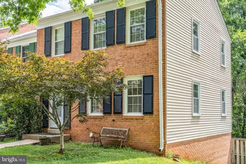 8320 Uxbridge Ct, Springfield, VA 22151