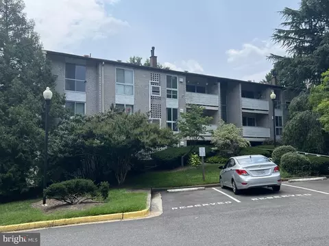 5612 Bismach Dr #202, Alexandria, VA 22312