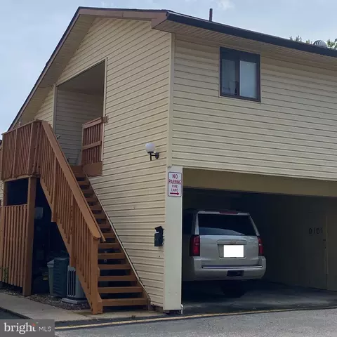 8412 Eureka Ct #102, Alexandria, VA 22309