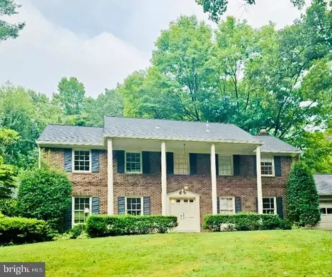 8821 Lynnhurst Dr, Fairfax, VA 22031