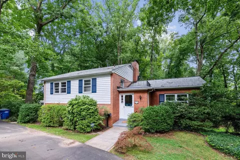 6347 Waterway Dr, Falls Church, VA 22044