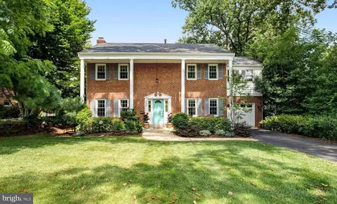 2625 Woodley Pl, Falls Church, VA 22046
