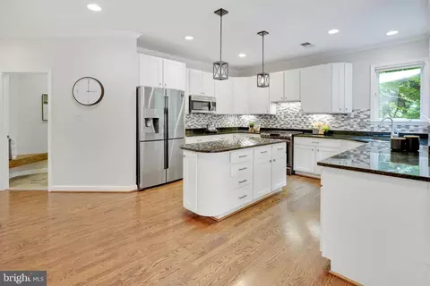 1314 Red Hawk Cir, Reston, VA 20194 photo 21