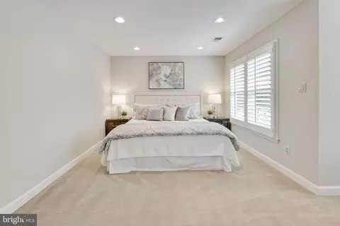 1314 Red Hawk Cir, Reston, VA 20194 photo 35