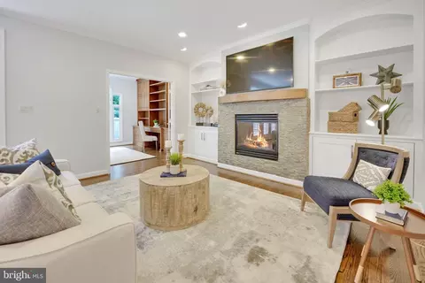 1314 Red Hawk Cir, Reston, VA 20194 photo 27
