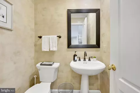 1314 Red Hawk Cir, Reston, VA 20194 photo 13