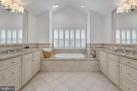 1314 Red Hawk Cir, Reston, VA 20194 photo 38