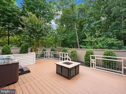 1314 Red Hawk Cir, Reston, VA 20194 photo 33