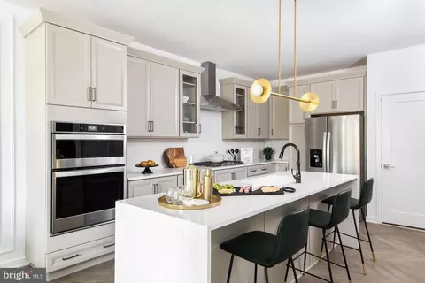 7482 Backett Wood Ter #201, Mclean, VA 22102