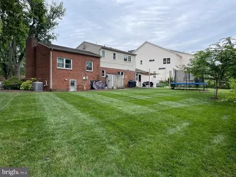 6920 Poppy Dr, Mclean, VA 22101 photo 2