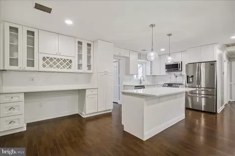 8104 Russell Rd, Alexandria, VA 22309