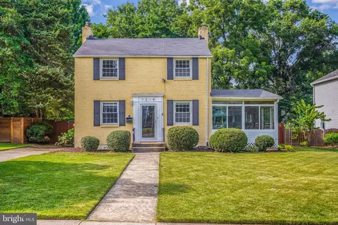 7218 Timber Ln, Falls Church, VA 22046