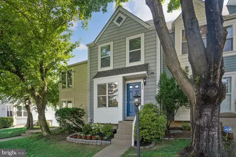 7329 Castleberg Ct, Alexandria, VA 22315