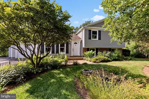 12617 Pinecrest Rd, Herndon, VA 20171