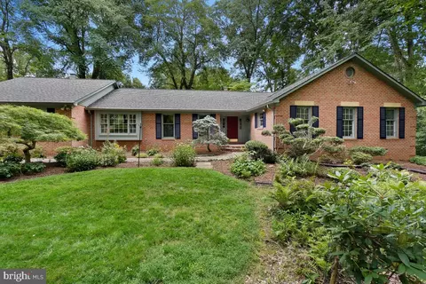 11467 Bronzedale Dr, Oakton, VA 22124