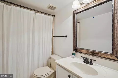 8718 Middleford Dr, Springfield, VA 22153 photo 9