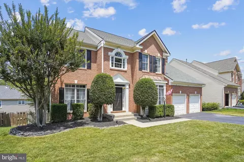 8718 Middleford Dr, Springfield, VA 22153 photo 3