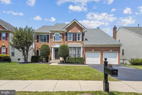 8718 Middleford Dr, Springfield, VA 22153 photo 2