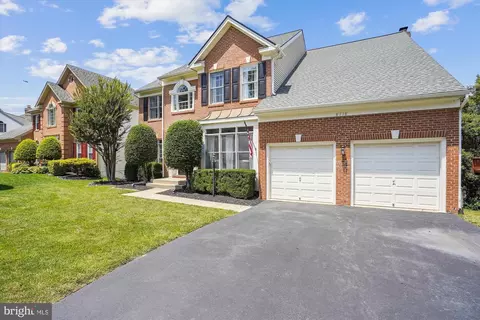 8718 Middleford Dr, Springfield, VA 22153 photo 4