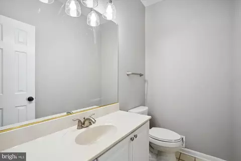 8718 Middleford Dr, Springfield, VA 22153 photo 40