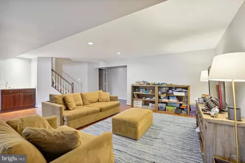 8718 Middleford Dr, Springfield, VA 22153 photo 11