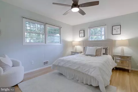 7818 Penley Pl, Springfield, VA 22151 photo 5