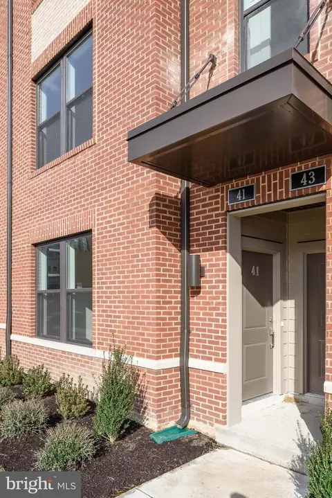 41 Silverway Dr #41, Herndon, VA 20170