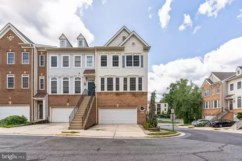 3389 Beechcliff Dr, Alexandria, VA 22306