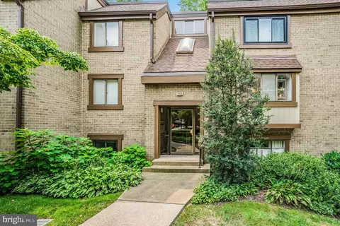 1664 Parkcrest Cir #3E/100, Reston, VA 20190