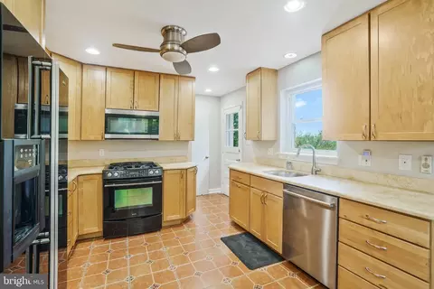 5909 Craig St, Springfield, VA 22150 photo 10