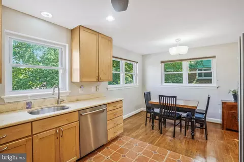 5909 Craig St, Springfield, VA 22150 photo 12