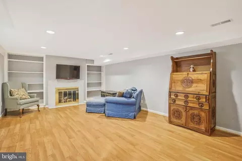 5909 Craig St, Springfield, VA 22150 photo 17