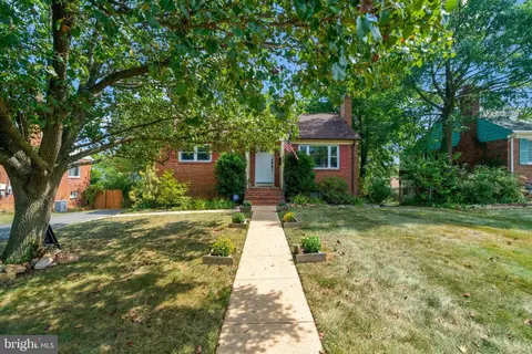 5909 Craig St, Springfield, VA 22150 photo 2