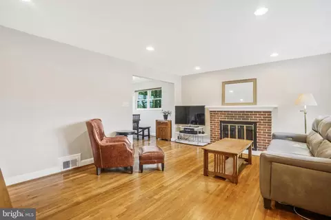 5909 Craig St, Springfield, VA 22150 photo 5