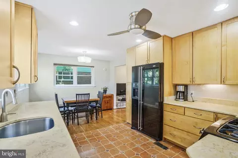 5909 Craig St, Springfield, VA 22150 photo 11