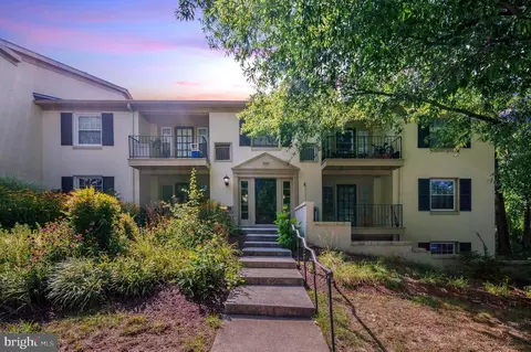 5898 Surrey Hill Pl #680, Springfield, VA 22152
