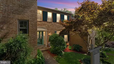 2002 Highboro Way, Falls Church, VA 22043