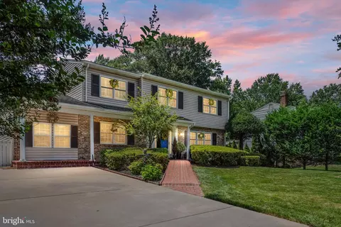 8216 Cooper St, Alexandria, VA 22309
