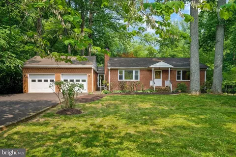 709 Ellsworth Ave, Great Falls, VA 22066