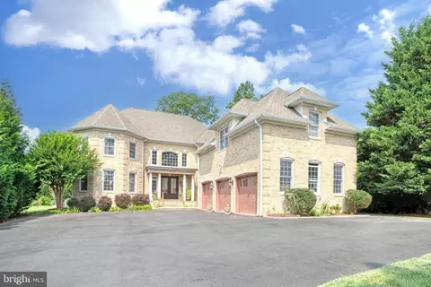 942 Seneca Rd, Great Falls, VA 22066
