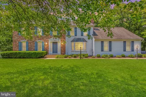 14952 Red Post Ct, Centreville, VA 20121