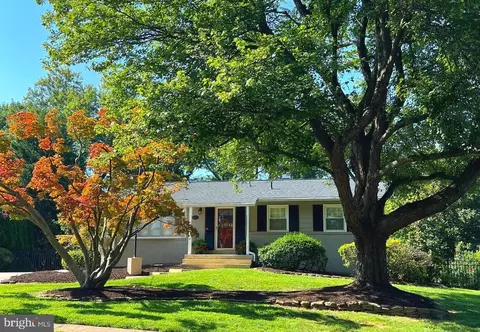 8223 Colby Ct, Vienna, VA 22180