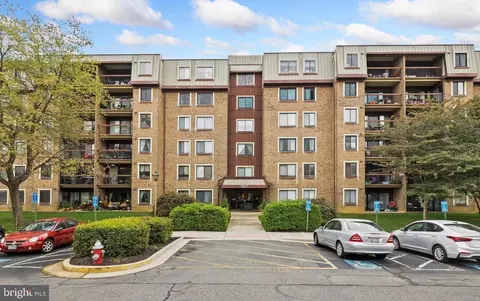 3031 Borge St #311, Oakton, VA 22124