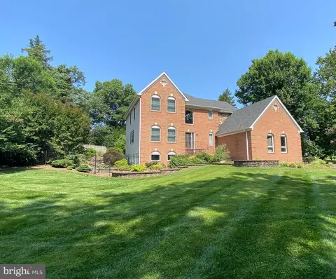 13657 Birch Dr, Chantilly, VA 20151