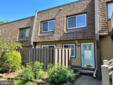 7964 Silverada Pl #129D, Alexandria, VA 22309
