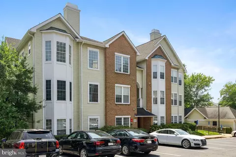 4139 Fountainside Ln #301, Fairfax, VA 22030