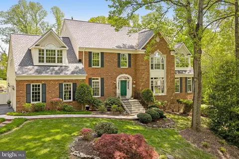 729 Forest Park Rd, Great Falls, VA 22066
