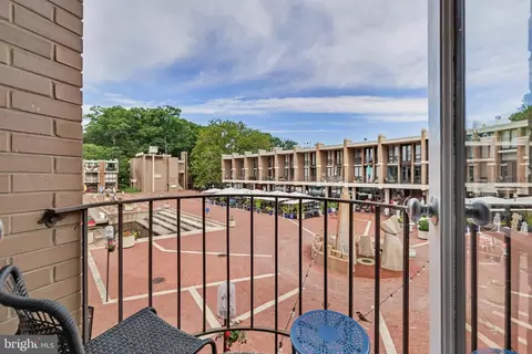 1648 Chimney House Rd #1648, Reston, VA 20190